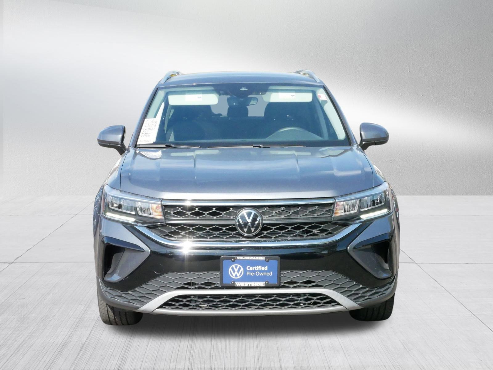 2022 Volkswagen Taos SE photo 2