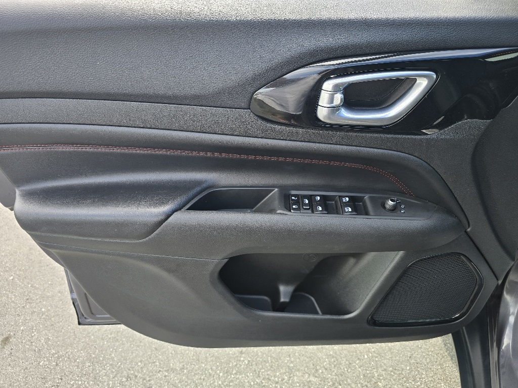 2024 Jeep Compass Trailhawk photo 6