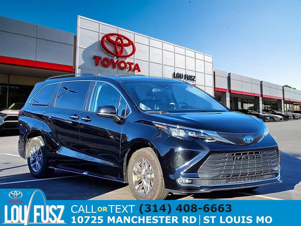 2024 Toyota Sienna XLE's photo