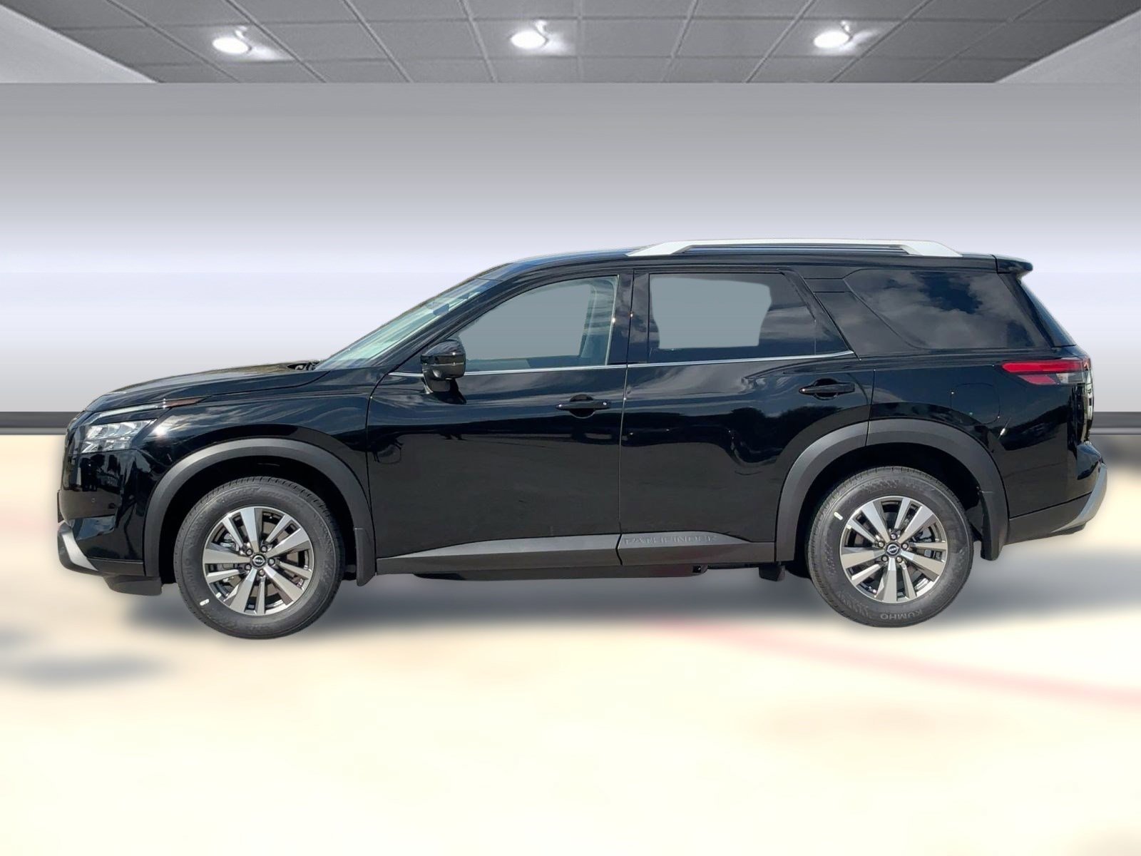2025 Nissan Pathfinder SL photo 2