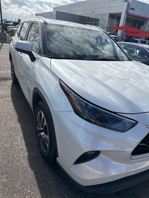 2023 Toyota Highlander XLE's photo