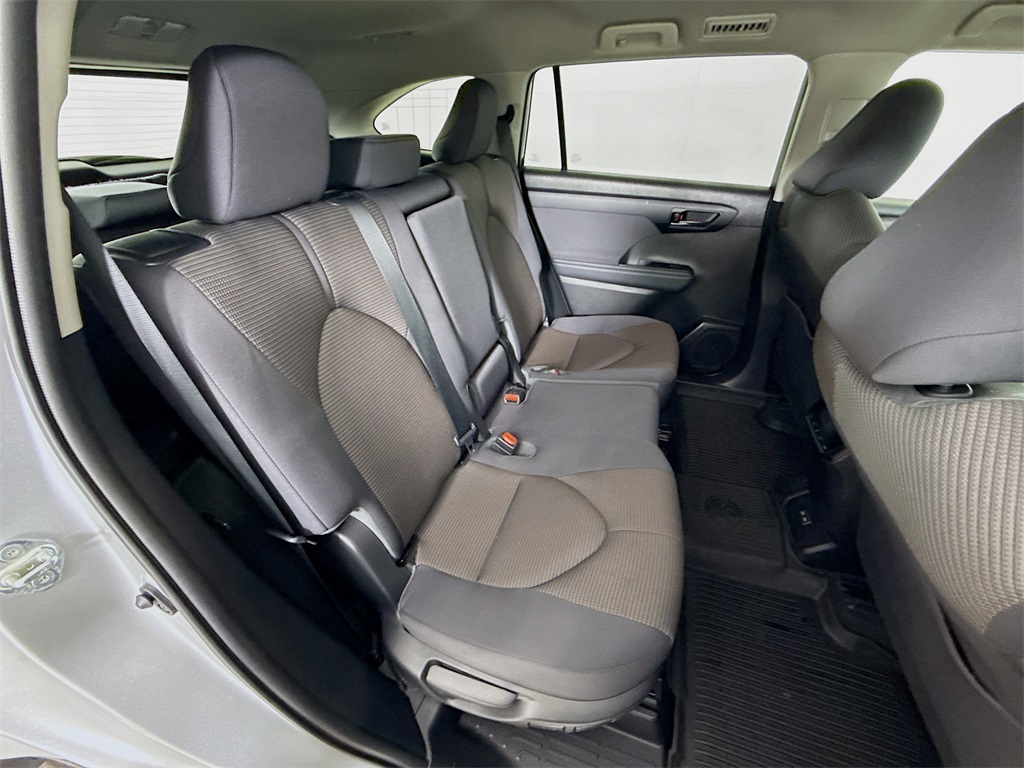 2023 Toyota Highlander L photo 26