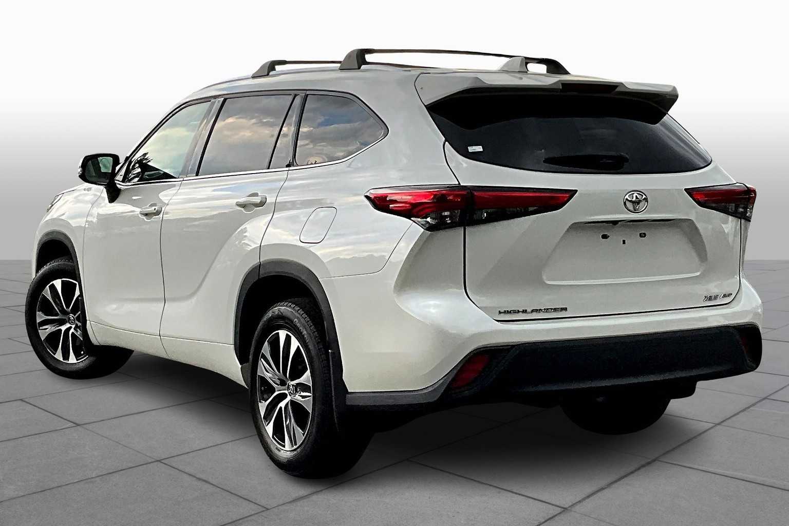 2021 Toyota Highlander XLE photo 11