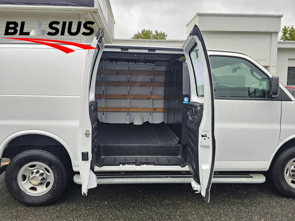 2023 Chevrolet Express 2500 Work Cargo Van photo 13