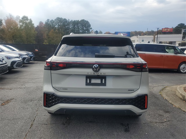 2026 Volkswagen Tiguan SEL R-Line photo 4