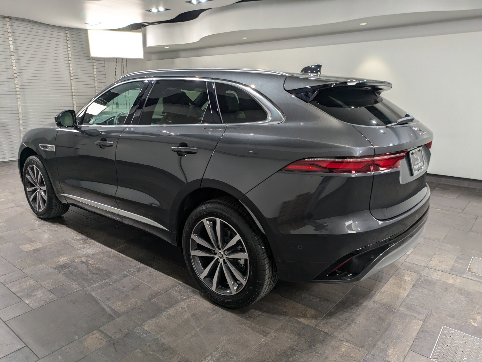 2025 Jaguar F-PACE R-Dynamic S photo 4
