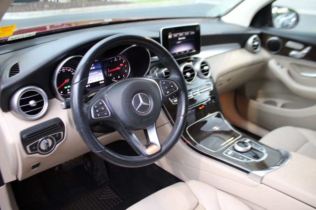 2019 Mercedes Benz GLC 300 photo 4