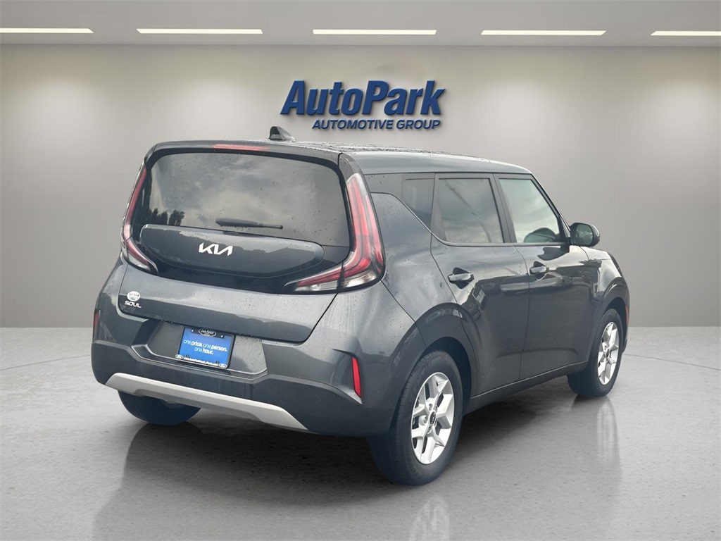 2023 Kia Soul LX photo 4