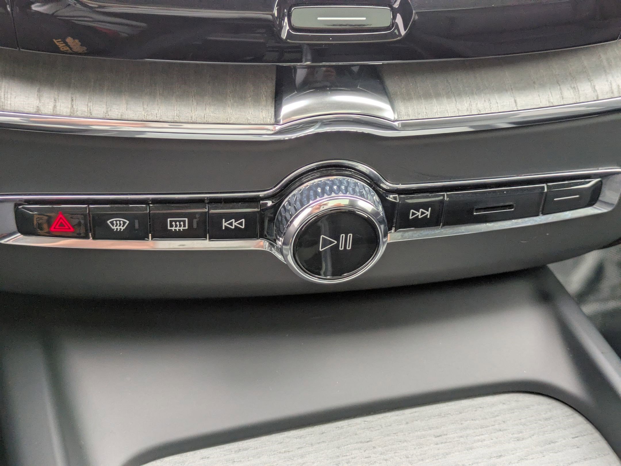 2025 Volvo XC60 Plus photo 21