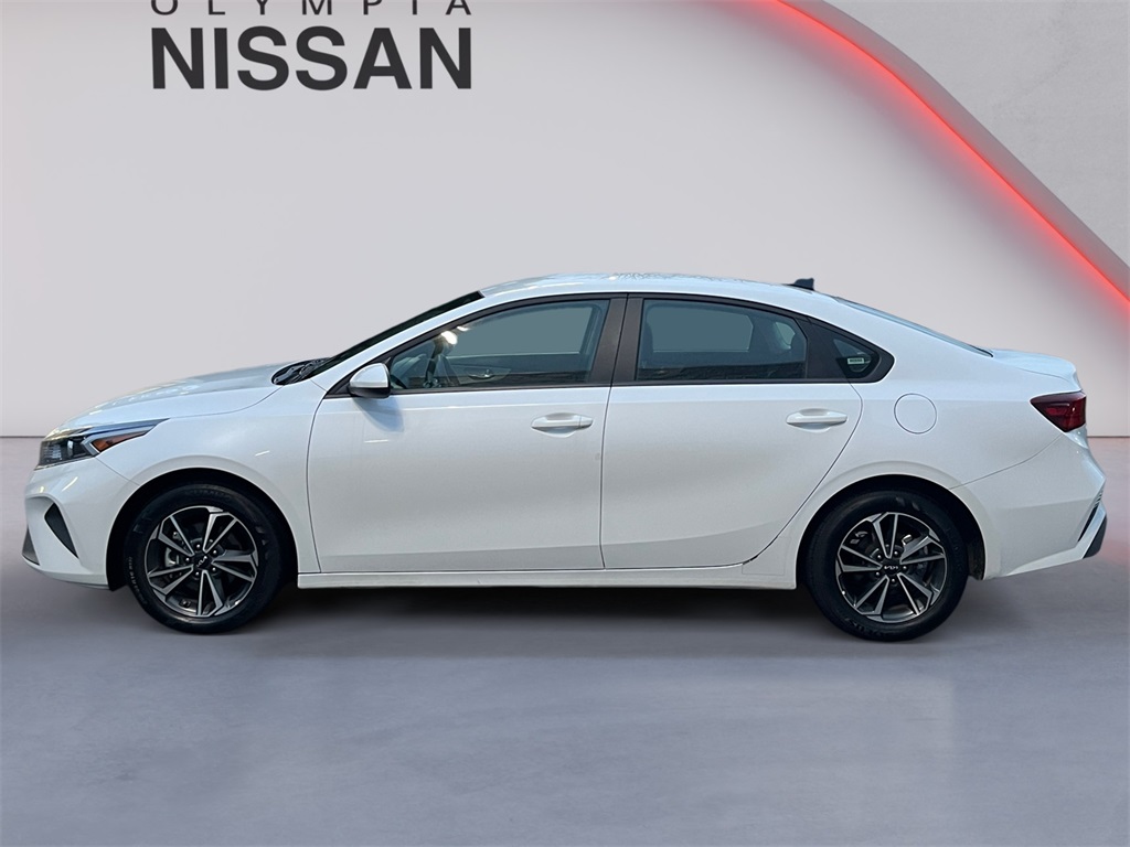 2024 Kia Forte LXS photo 2