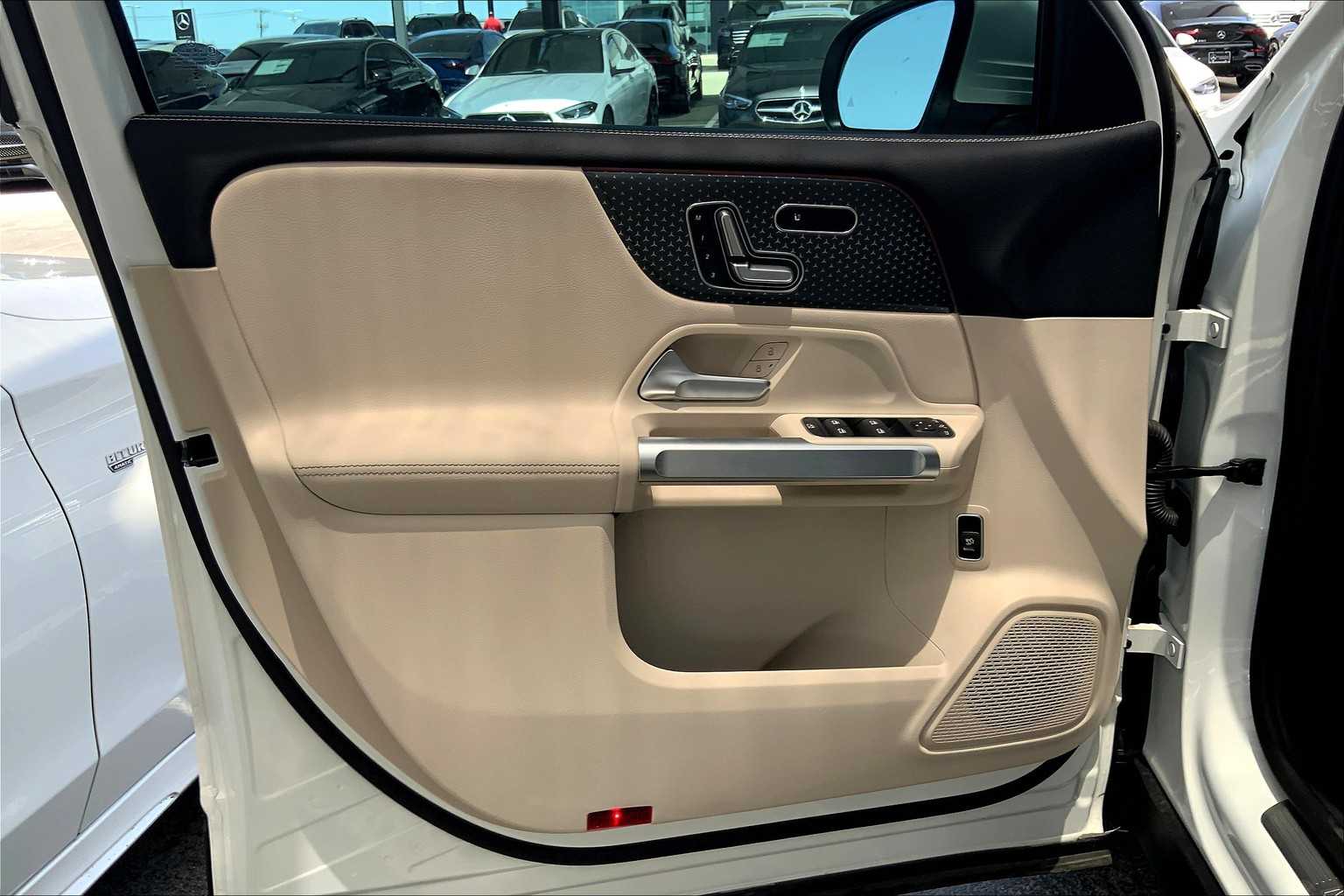 2025 Mercedes Benz GLB 250 photo 15