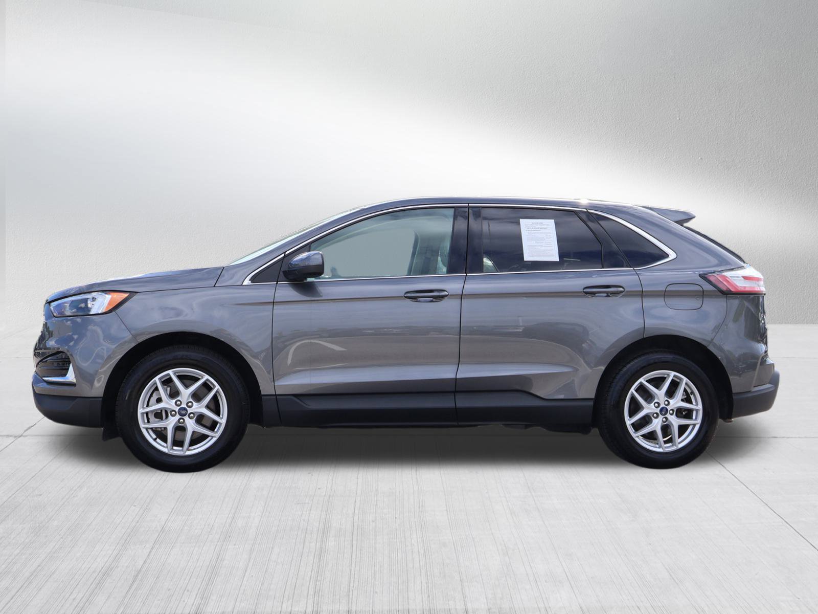 2022 Ford Edge SEL photo 4