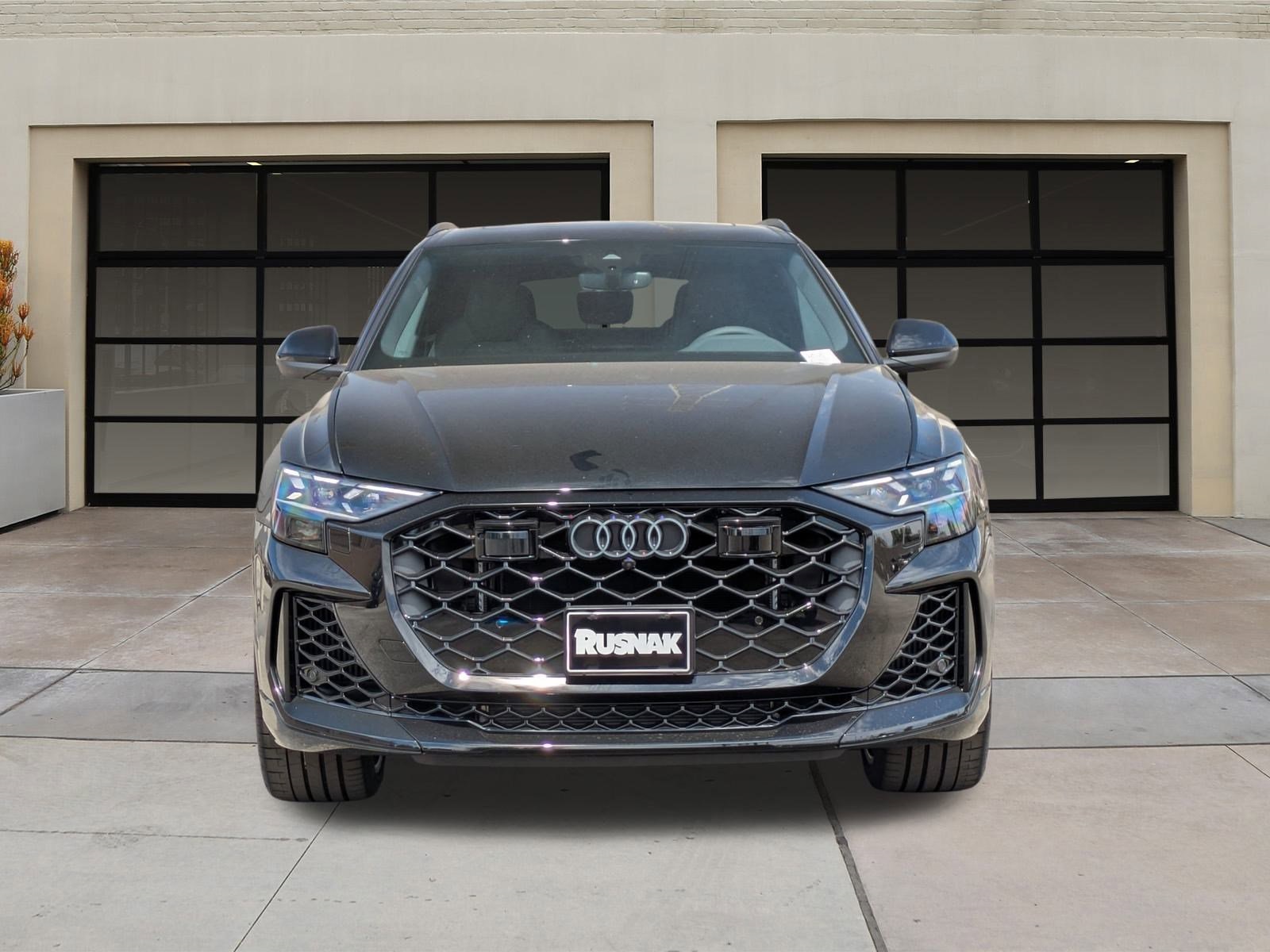 2025 Audi RS Q8 photo 2