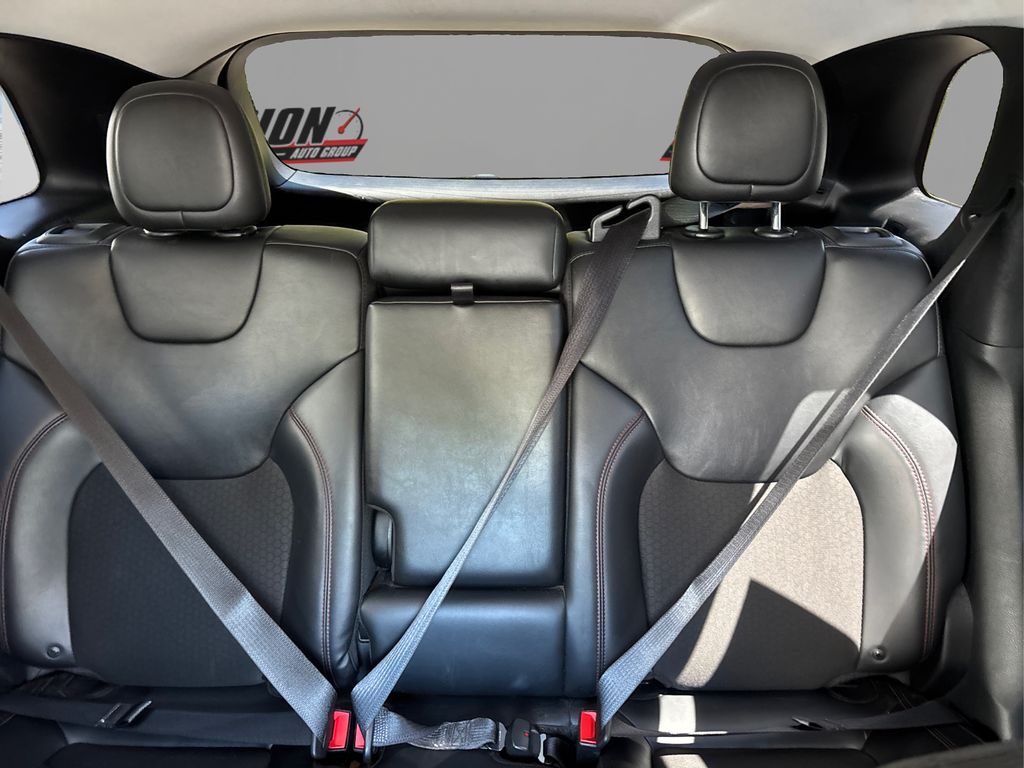 2019 Jeep Cherokee Trailhawk photo 13