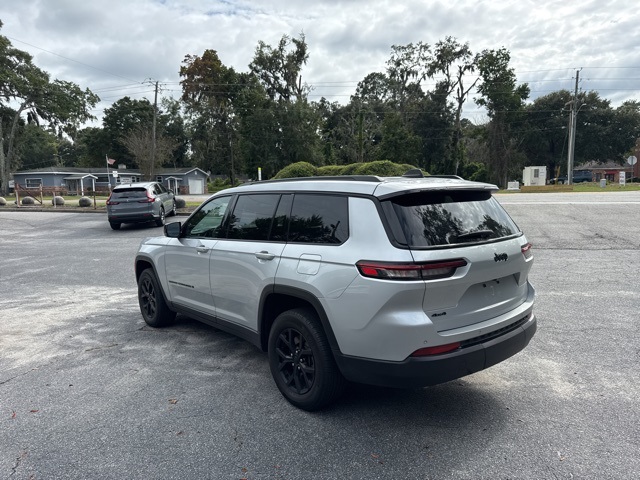 2024 Jeep Grand Cherokee Altitude photo 2