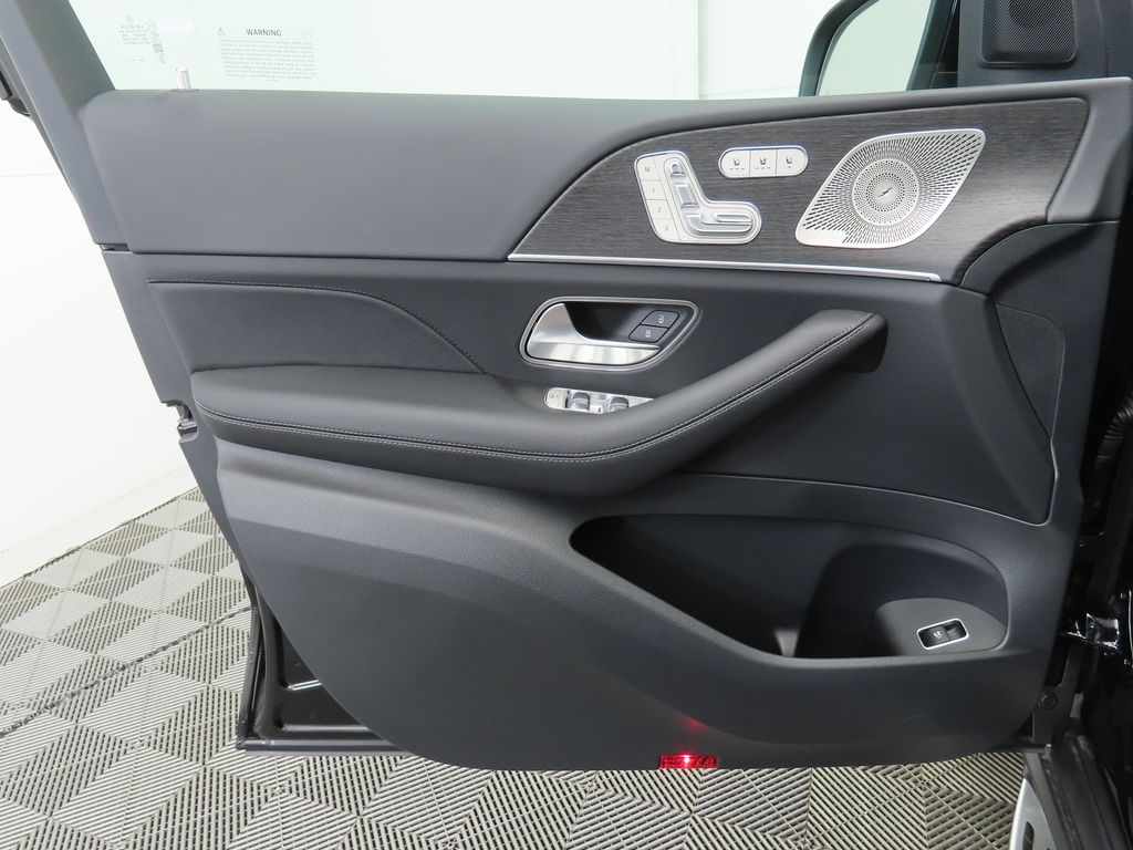 2026 Mercedes Benz GLS 450 4MATIC photo 24