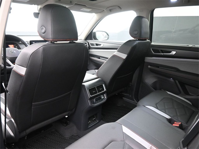 2025 Volkswagen Atlas Peak Edition SE photo 11