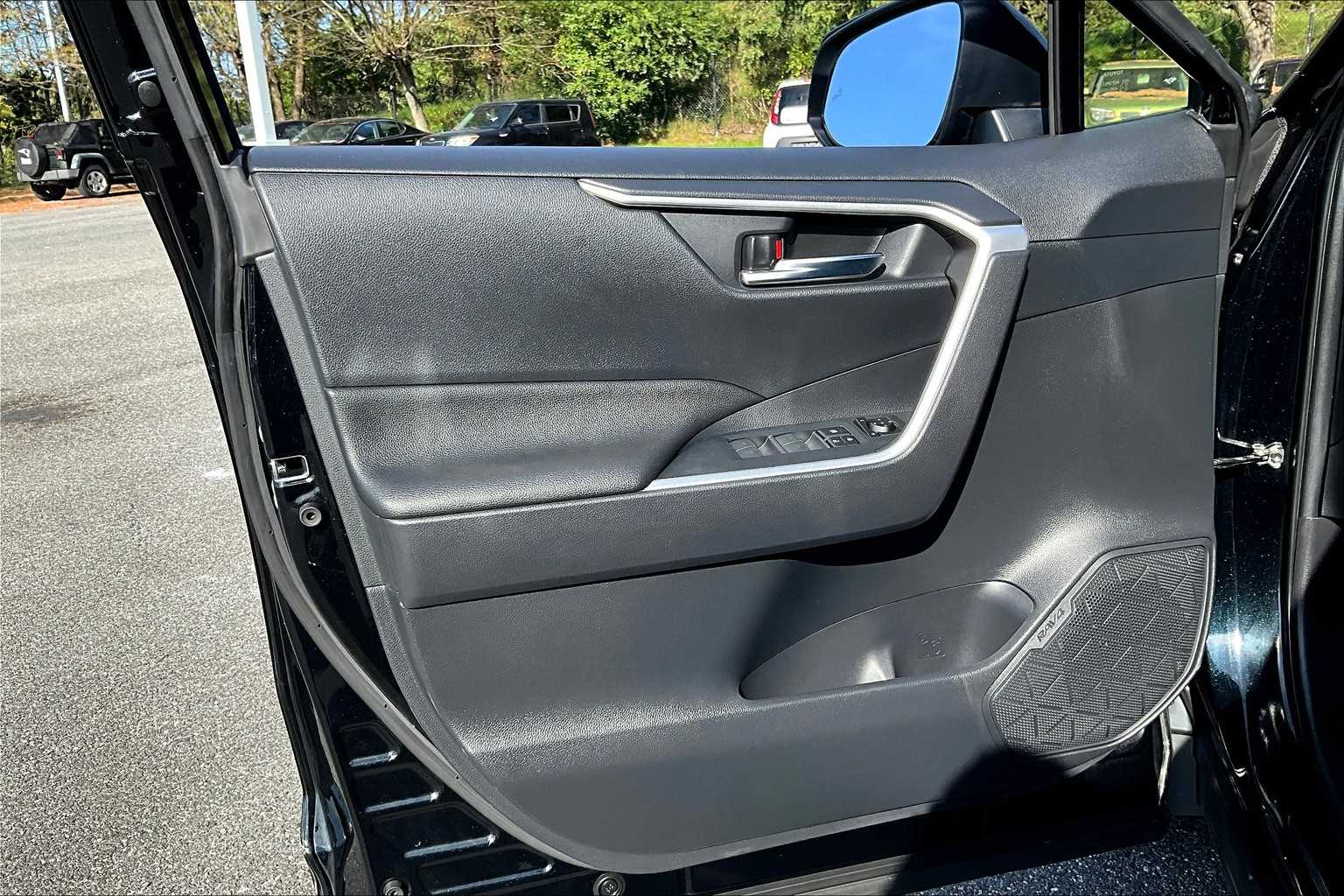 2022 Toyota RAV4 Hybrid XLE photo 20