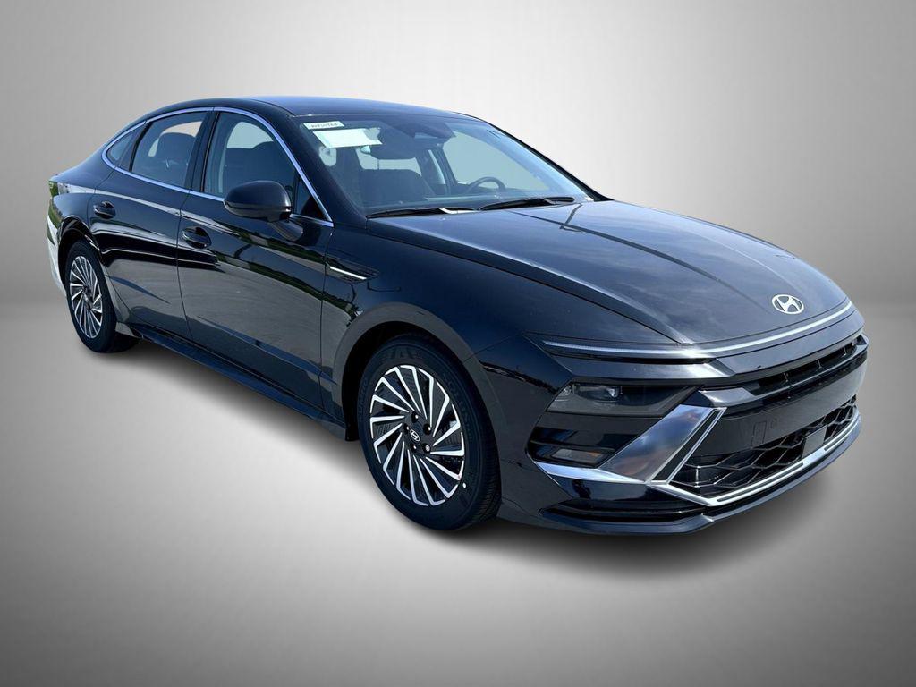 2025 Hyundai Sonata Hybrid SEL photo 3