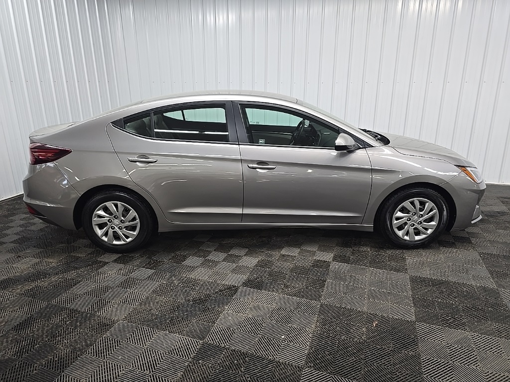 2020 Hyundai Elantra SE photo 2