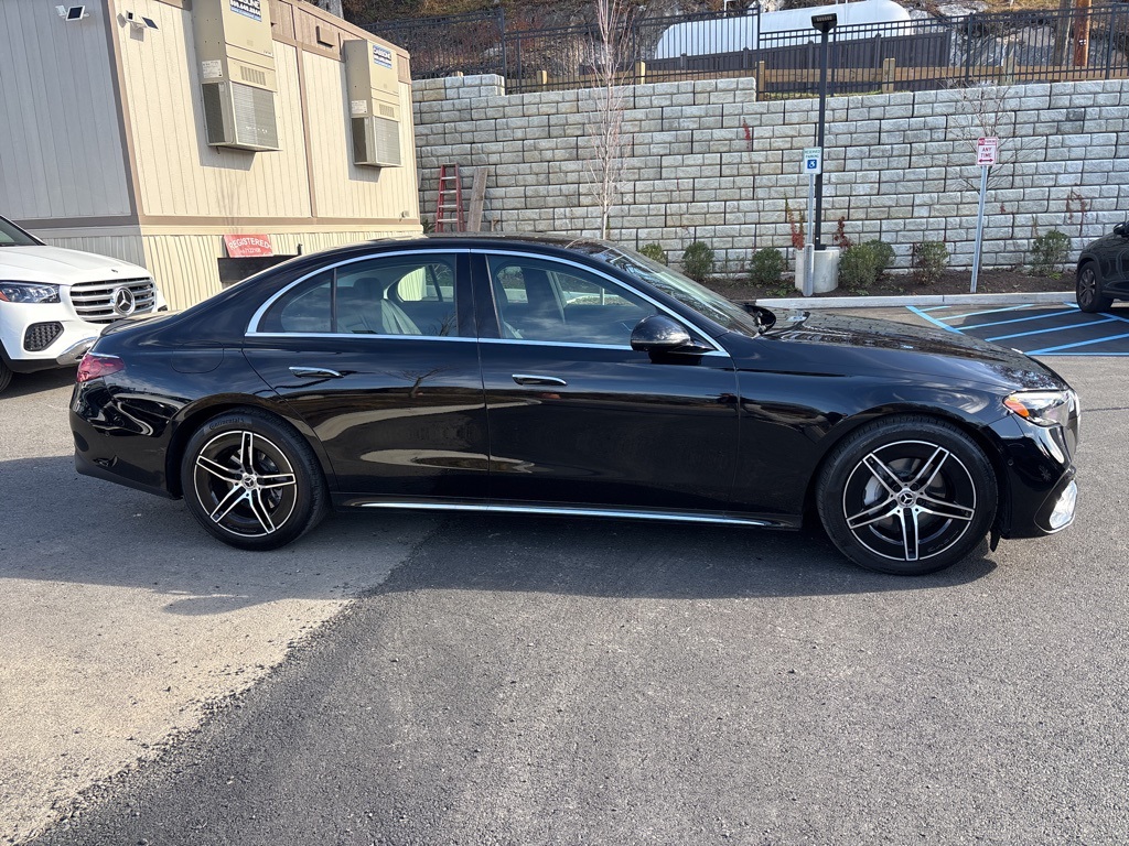 2025 Mercedes Benz E 350 4MATIC photo 4