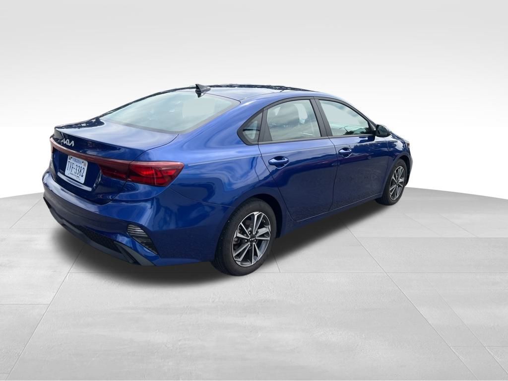2023 Kia Forte LXS photo 5