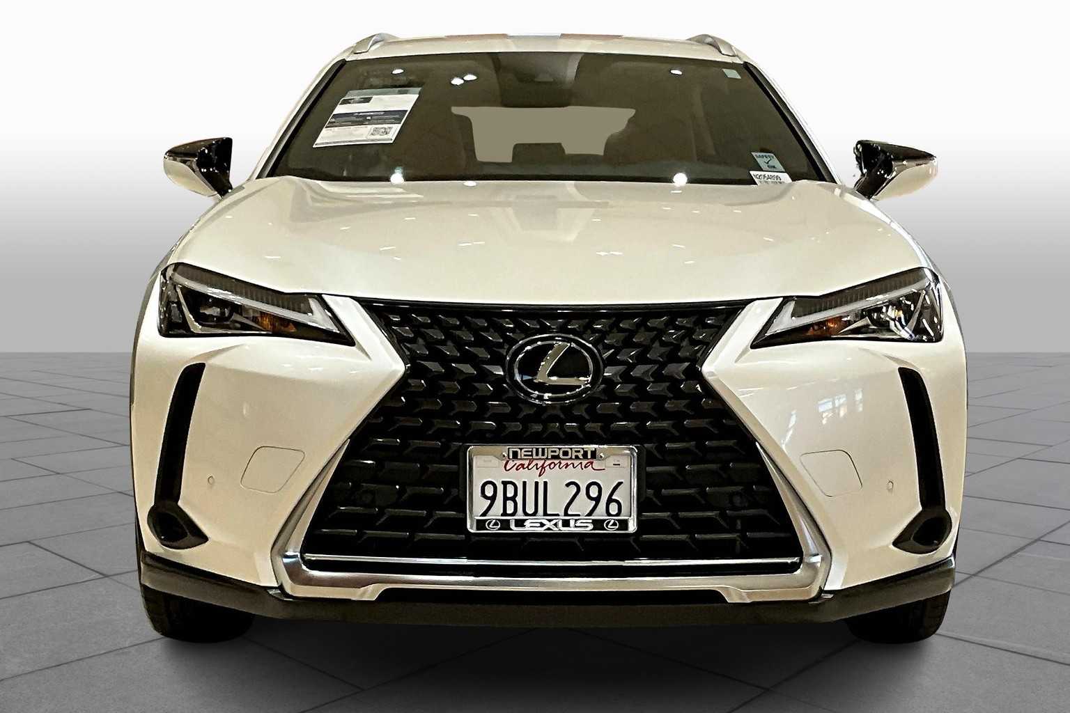 2022 Lexus UX 200 photo 3