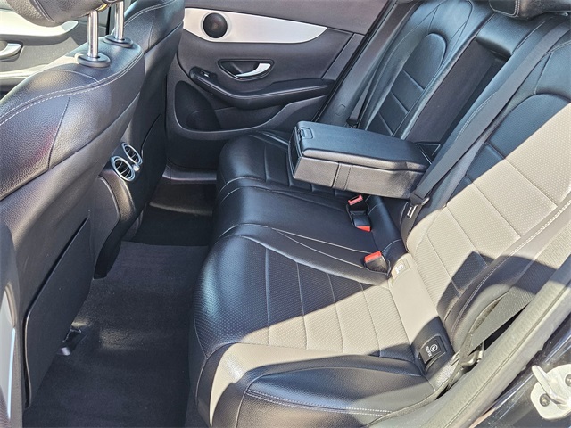 2022 Mercedes Benz GLC 300 photo 9