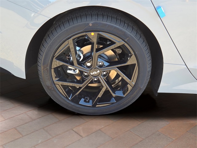 2026 Kia K5 GT-Line photo 4