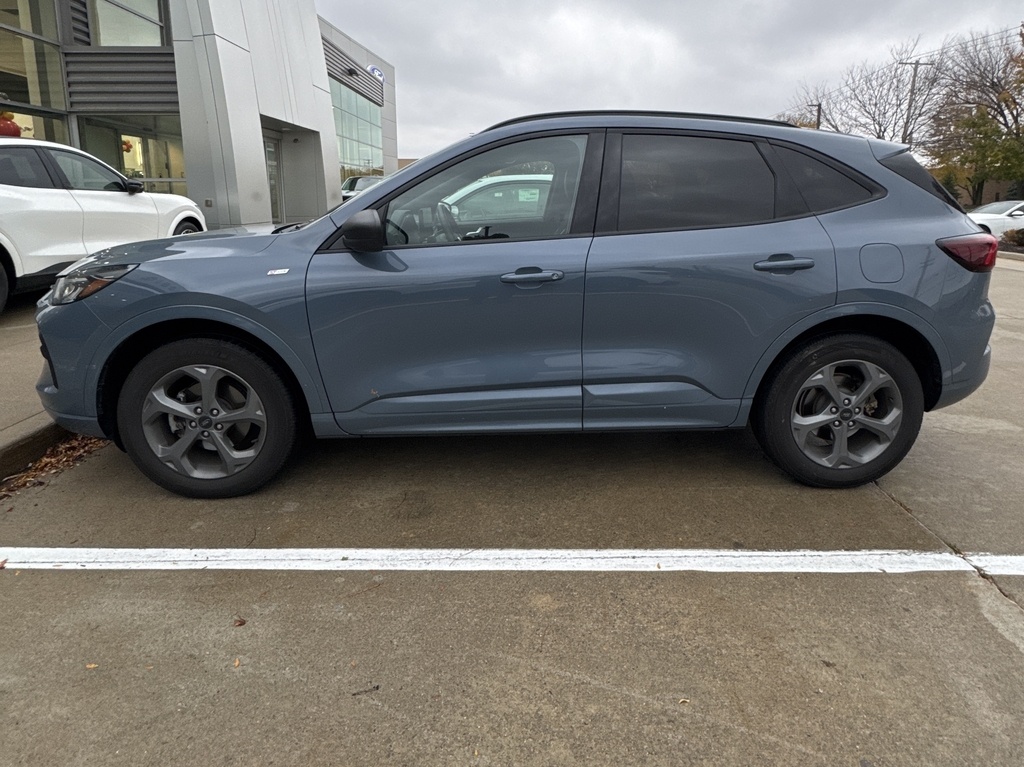 2024 Ford Escape ST-Line photo 2
