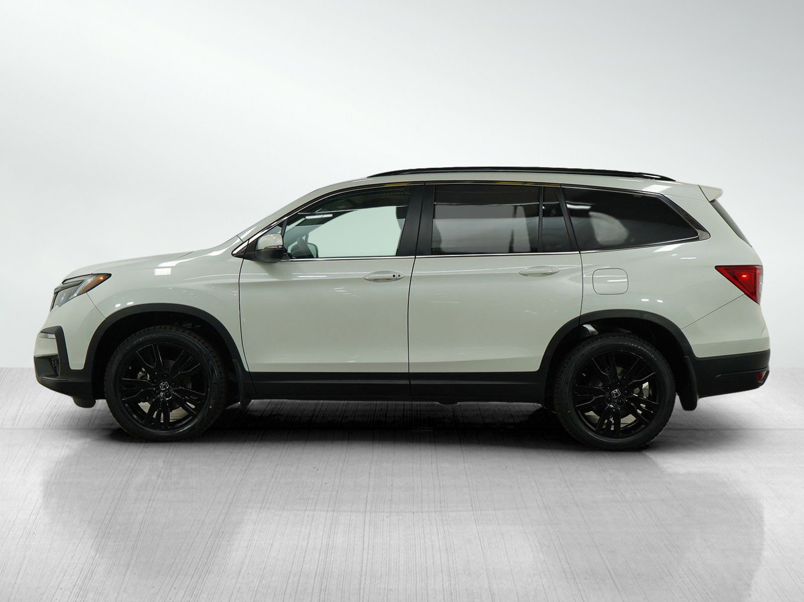 Used 2022 Honda Pilot SE with VIN 5FNYF6H26NB060092 for sale in Burnsville, Minnesota