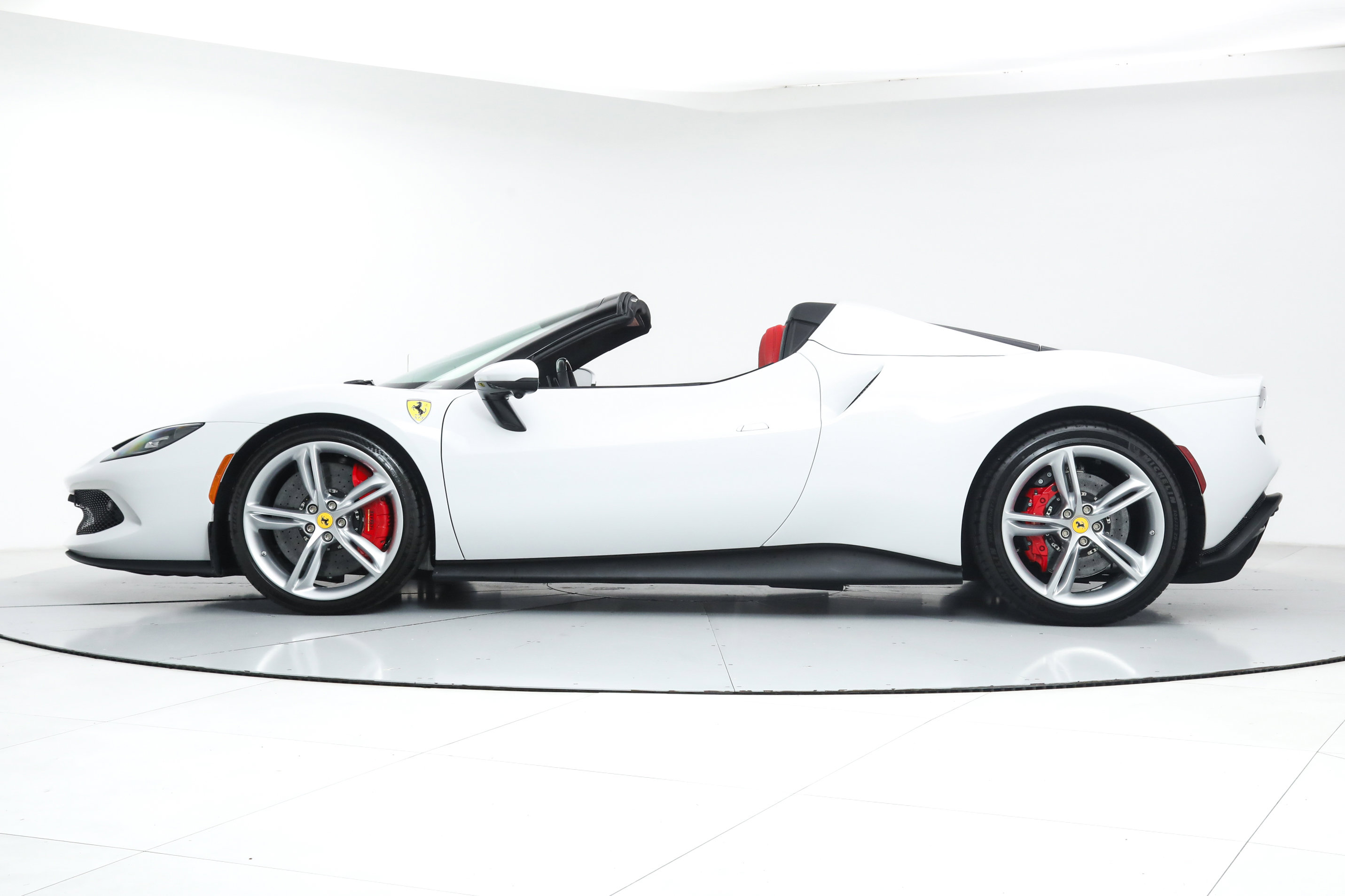 2024 Ferrari 296 GTS photo 4