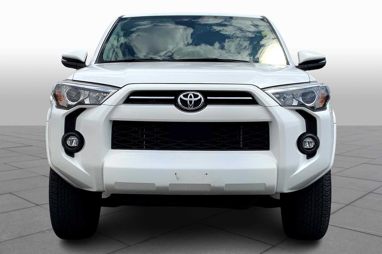 2024 Toyota 4Runner SR5 Premium photo 3