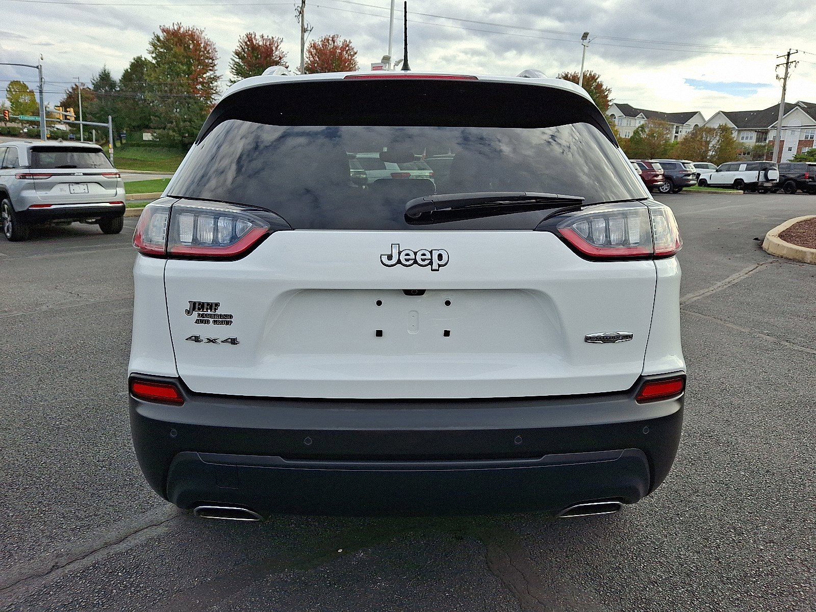 2021 Jeep Cherokee Latitude Lux photo 3