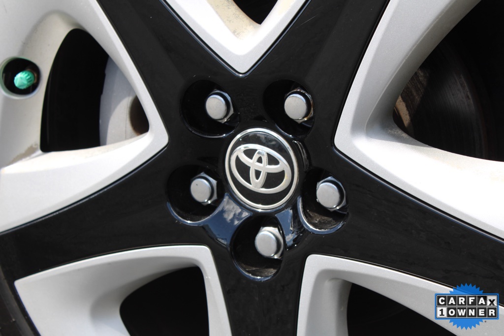 2017 Toyota Prius Four photo 12