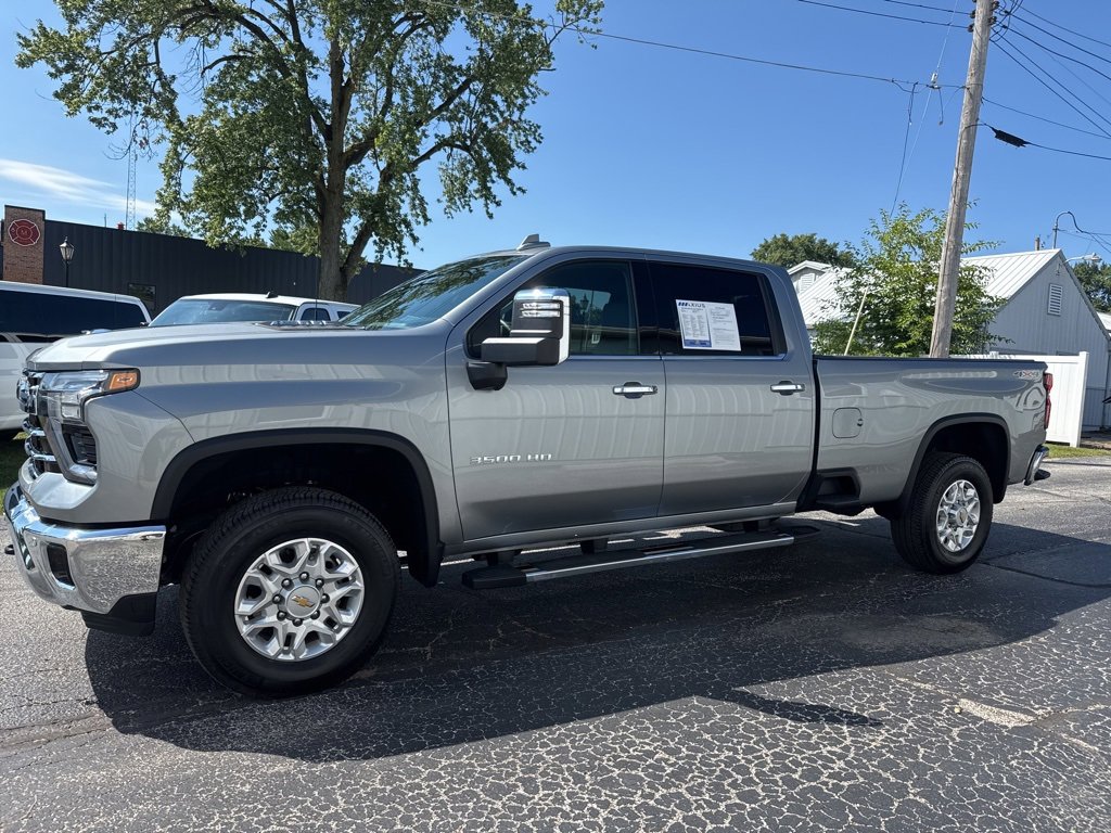 2025 Chevrolet Silverado 3500HD LTZ photo 4