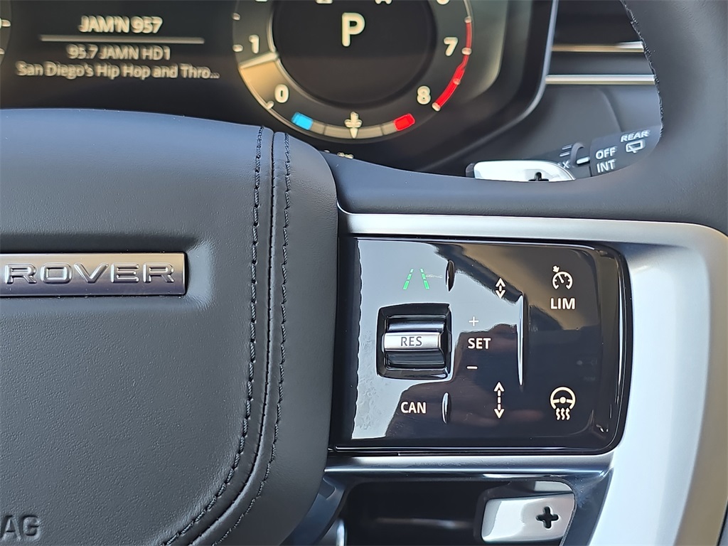 2025 Land Rover Range Rover SE photo 16