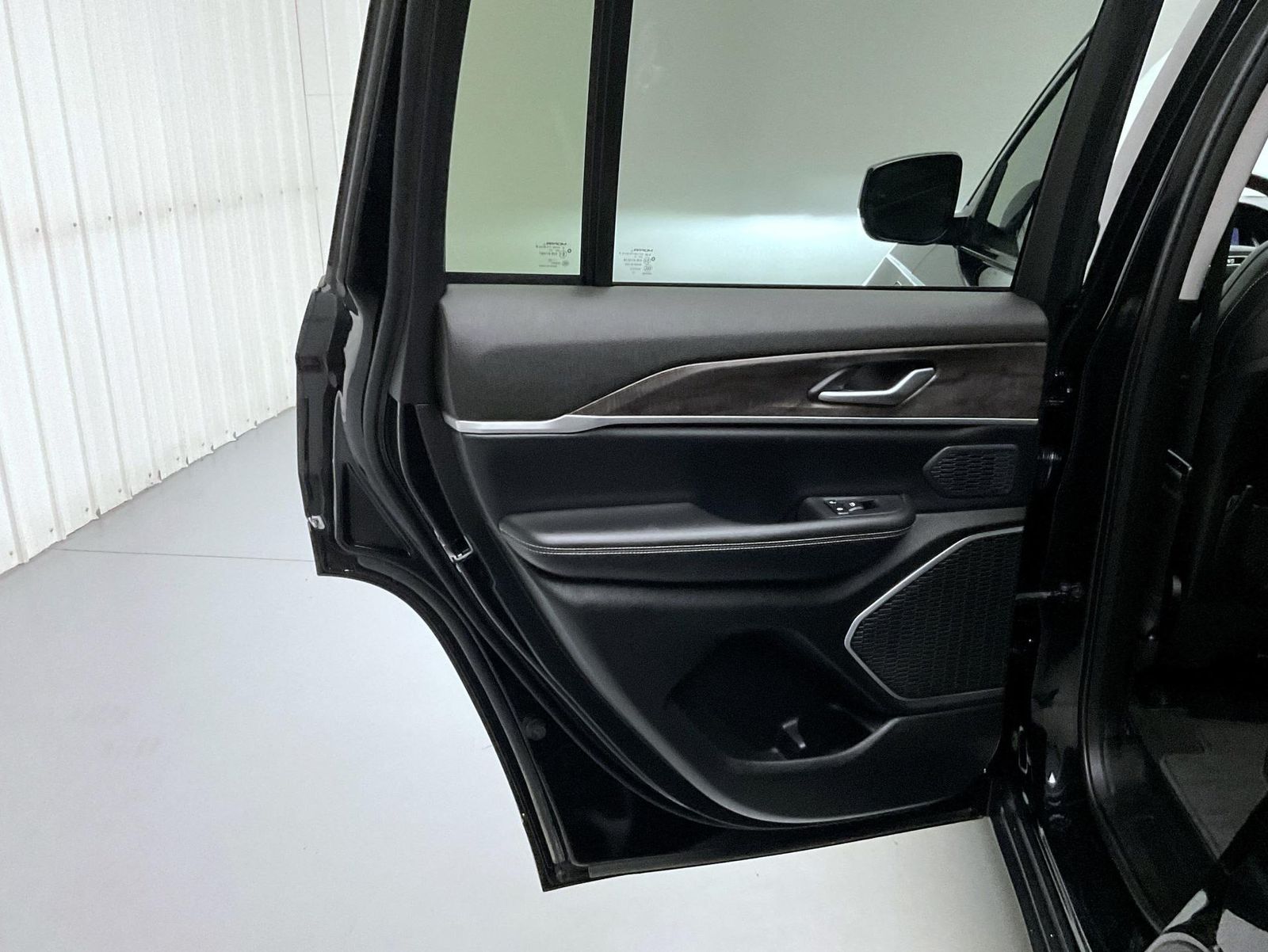 2023 Jeep Cherokee 4xe photo 16