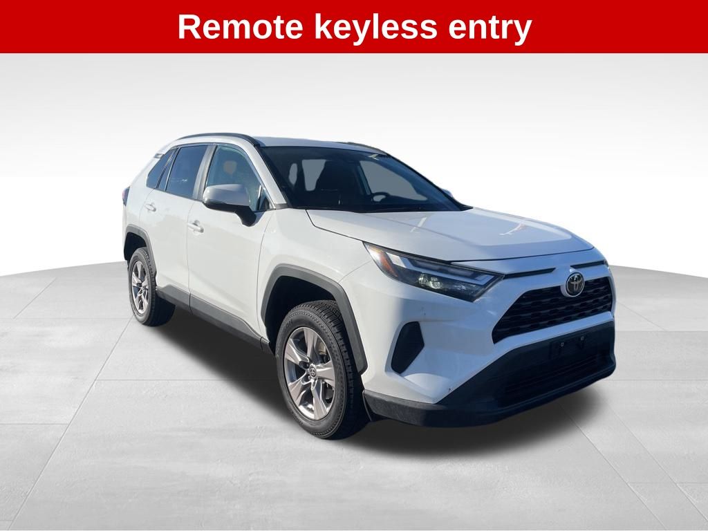 2023 Toyota RAV4 XLE photo 4