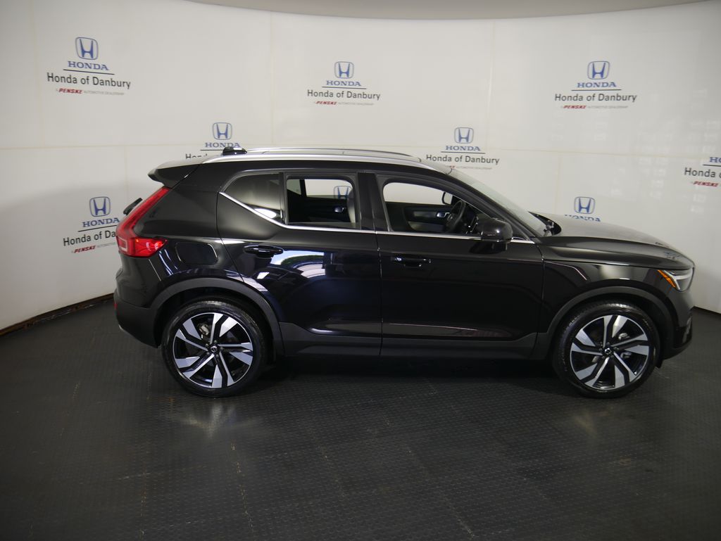 2023 Volvo XC40 Plus photo 3