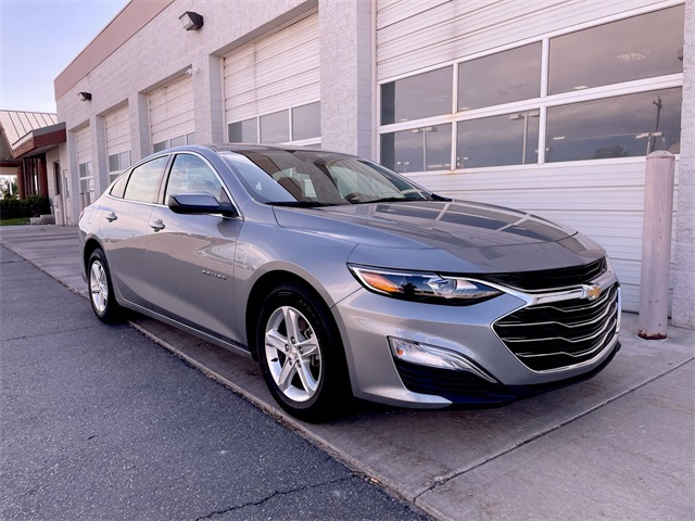 2024 Chevrolet Malibu photo 2
