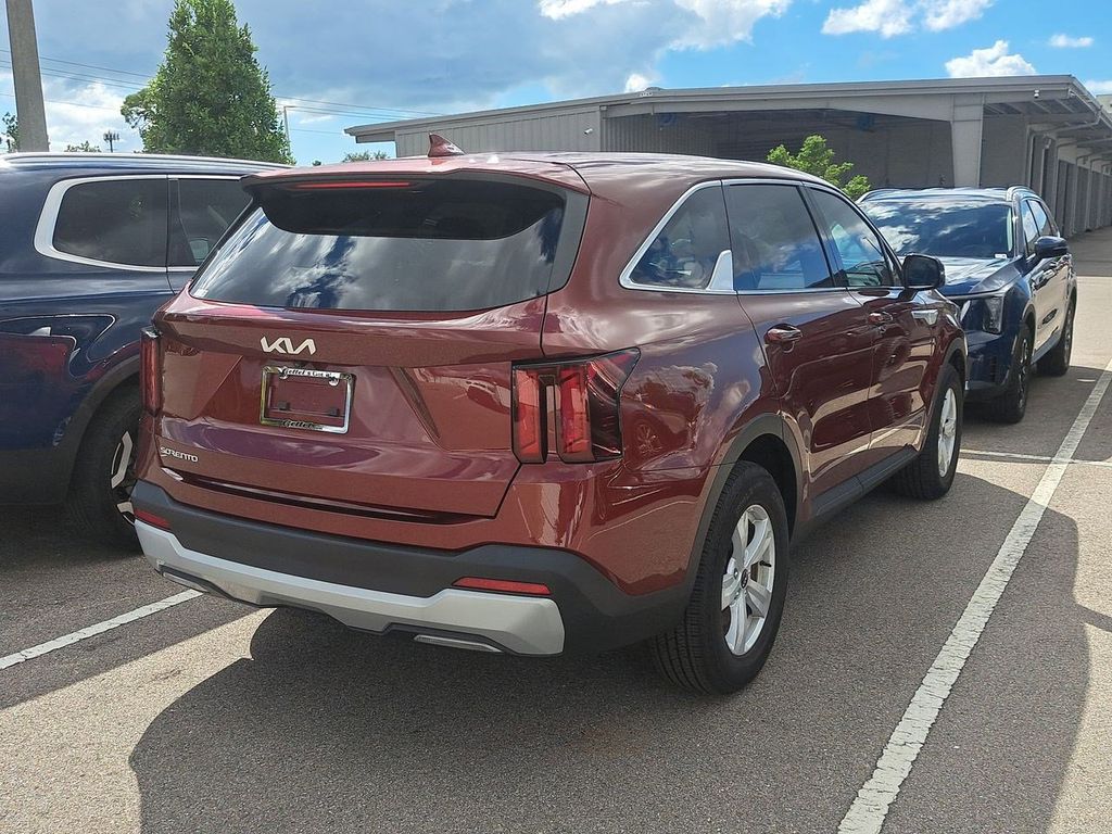 2025 Kia Sorento LX photo 3