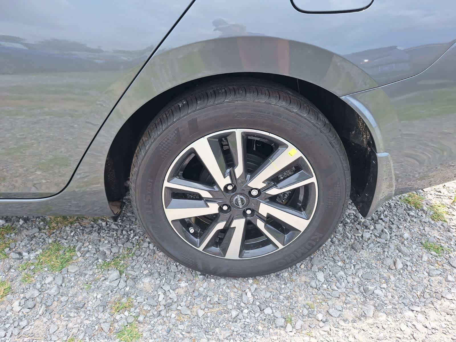 2025 Nissan Versa SV photo 23