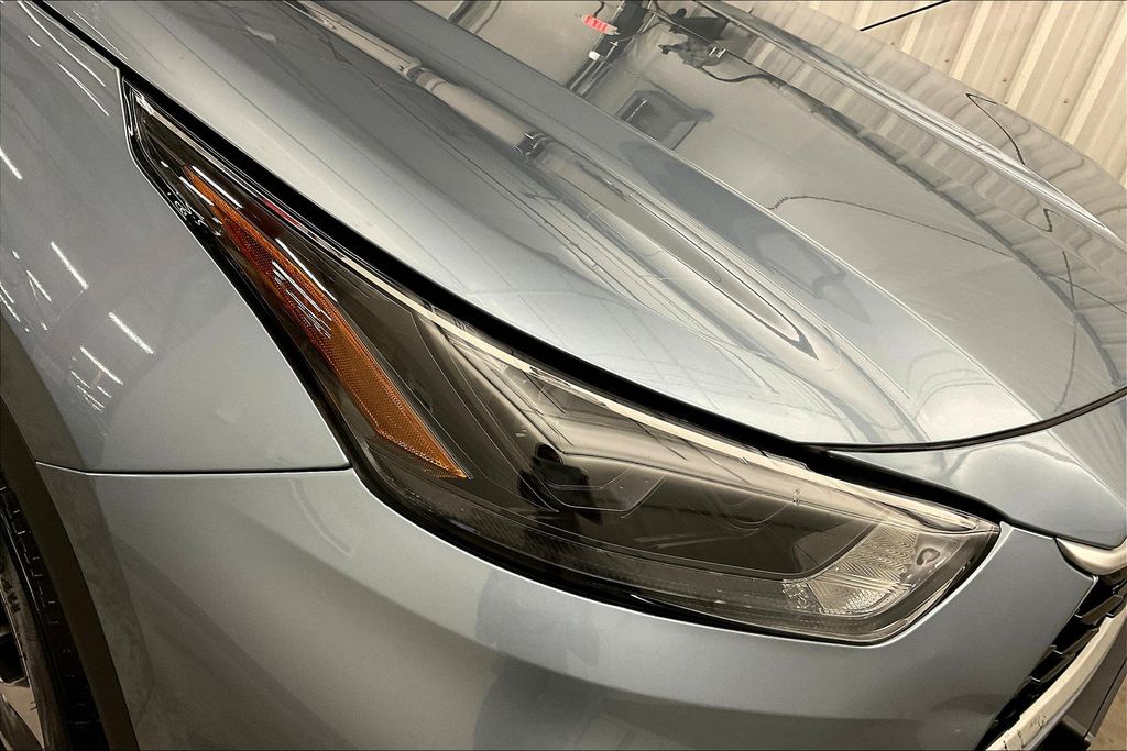 2022 Toyota Highlander Hybrid XLE photo 28