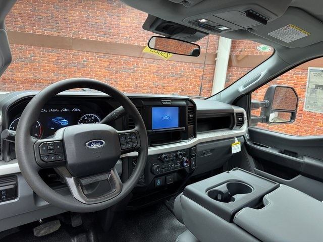 2025 Ford F-600 photo 11