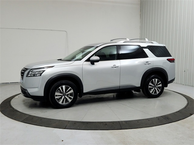 2025 Nissan Pathfinder SL photo 3
