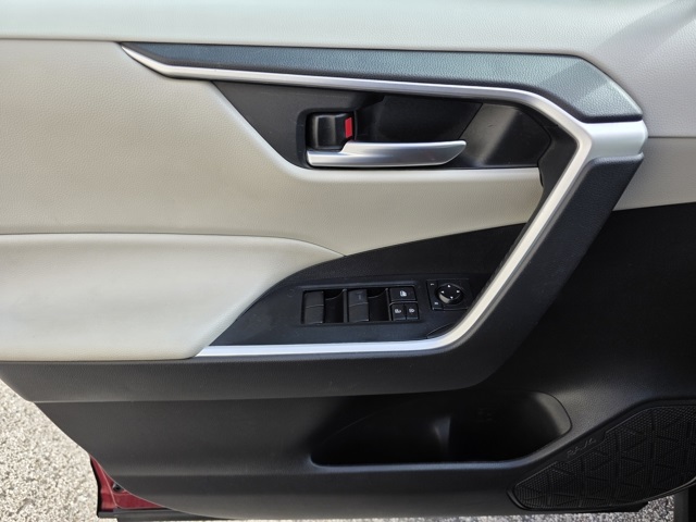 2021 Toyota RAV4 XLE photo 9