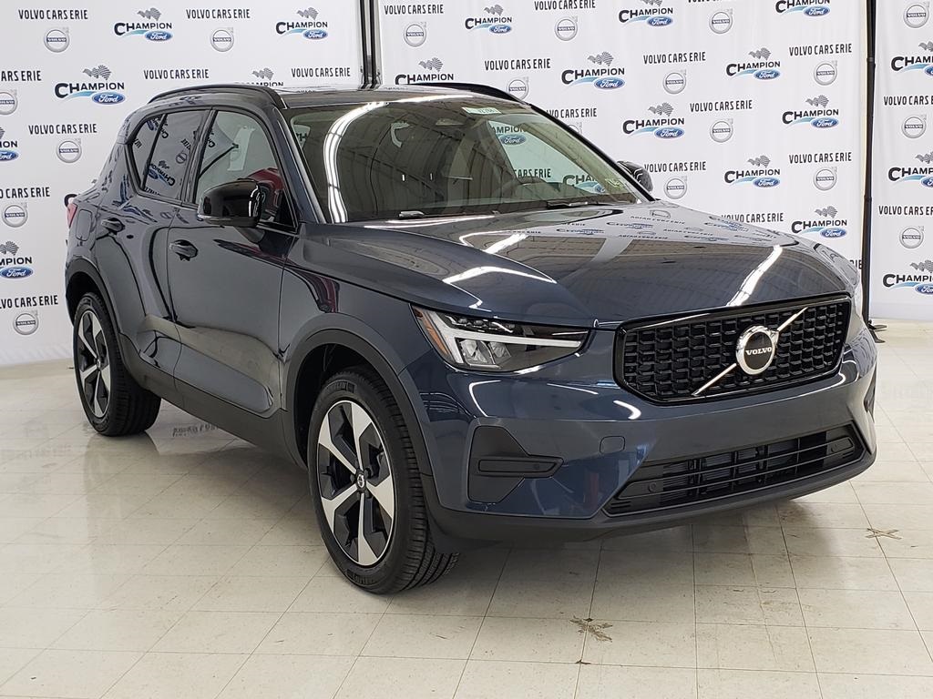 2026 Volvo XC40 Core's photo