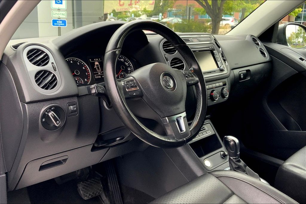 2014 Volkswagen Tiguan SE photo 14