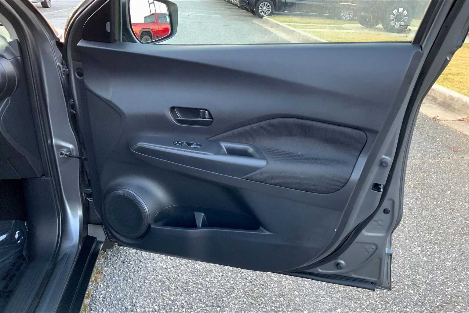 2021 Nissan Kicks S photo 19